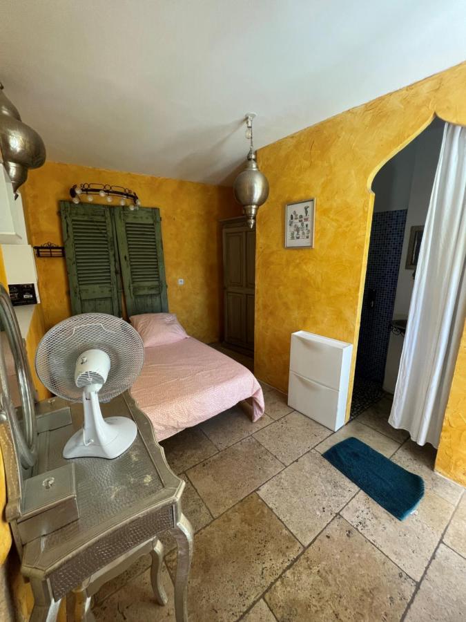 Maison D'Hotes Le Mas De Lila Vers-Pont-du-Gard Esterno foto